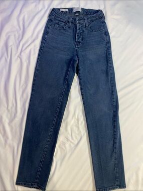 Universal Thread Women's Straight Leg Jeans in Dark Indigo